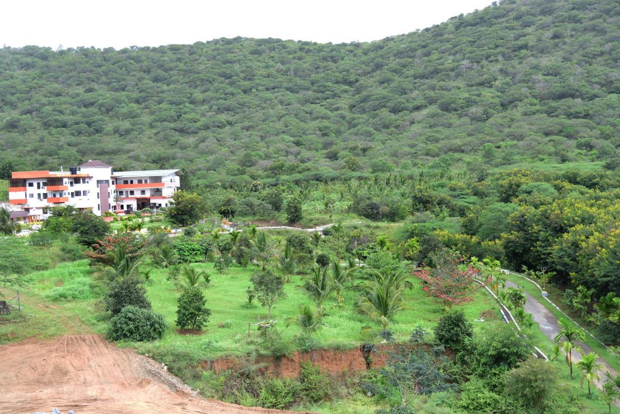 Nirvana Holistic Living Varagampadi Bagian luar foto